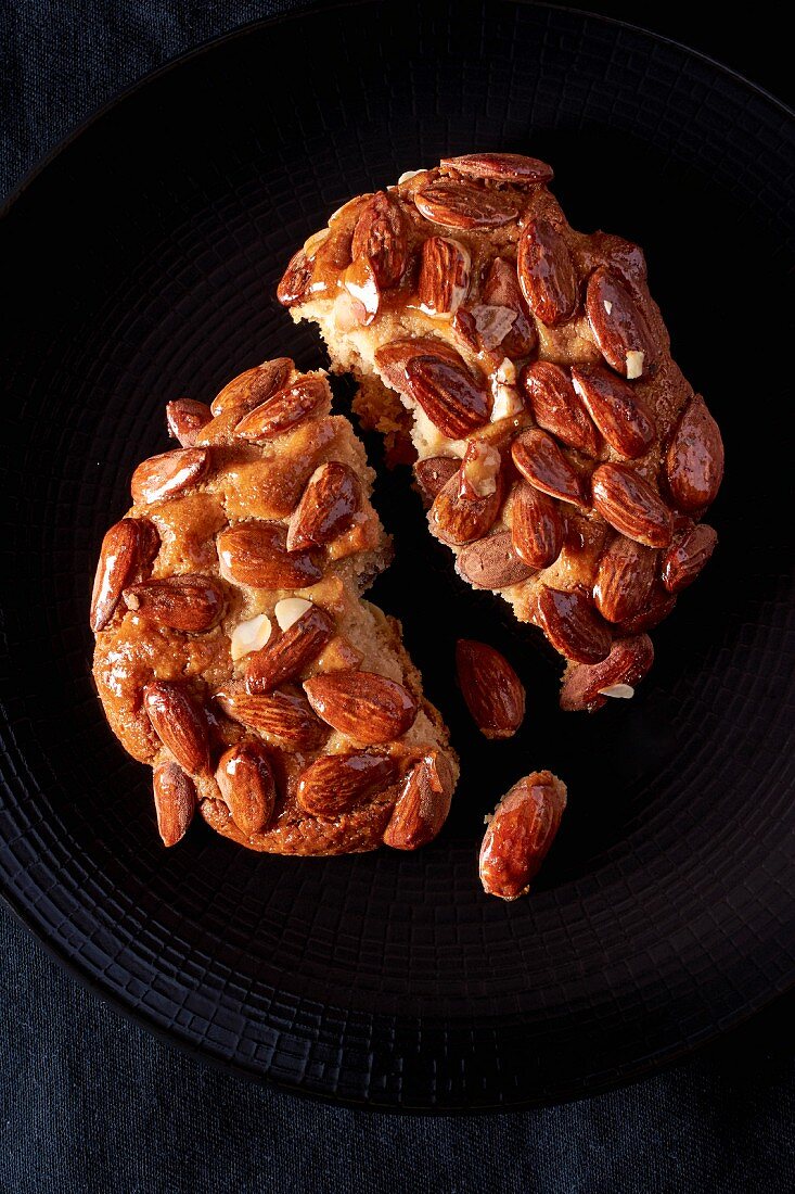 A small almond cake cut in half (seen from above)