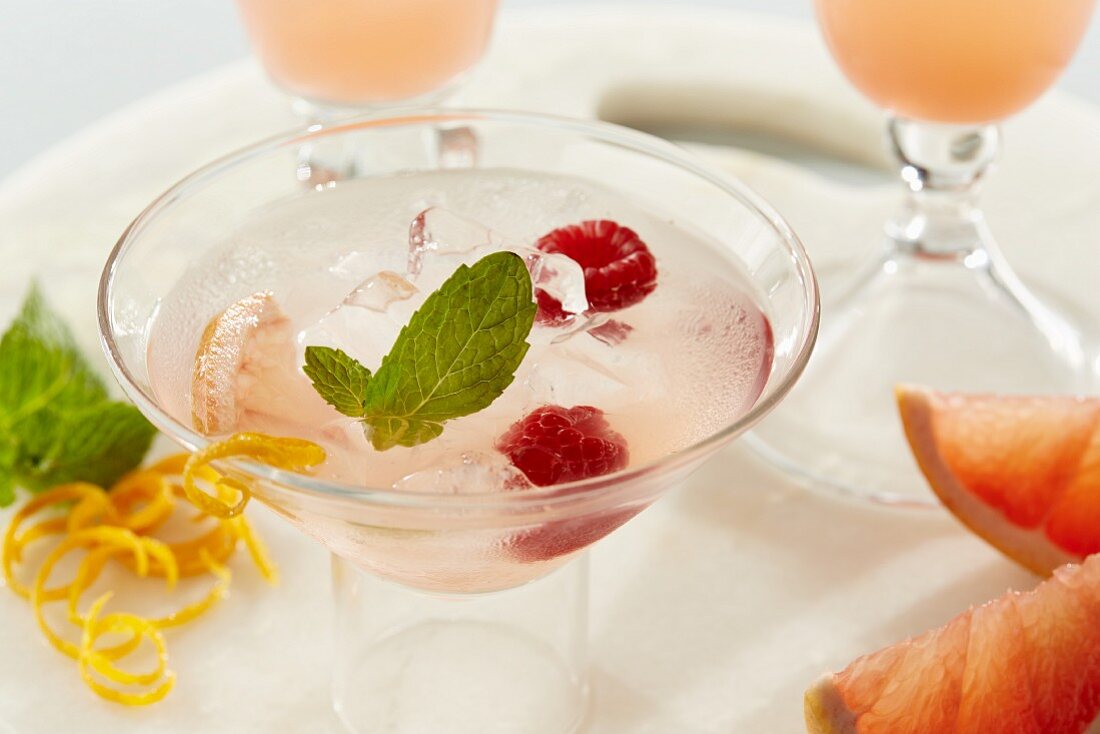 Paloma cocktail with grapefruit, raspberries, mint and ice