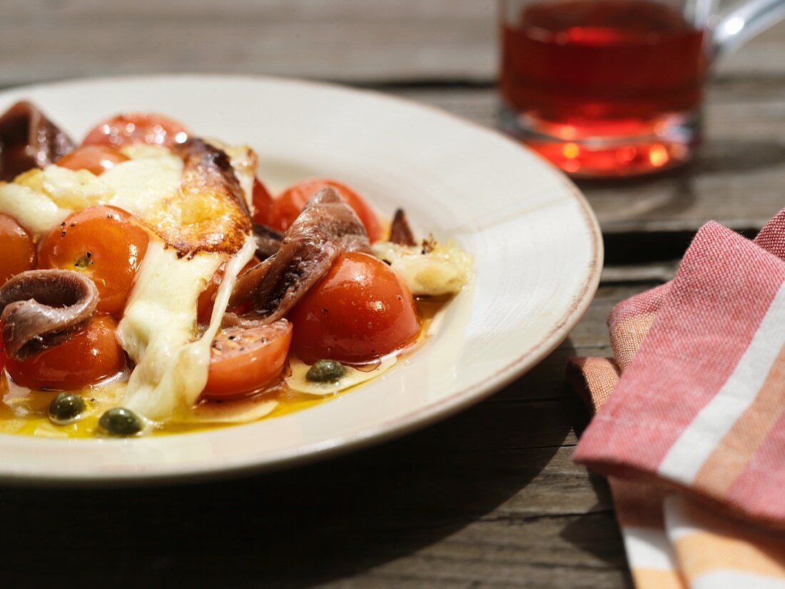 Raclette mit Tomaten und Sardellen