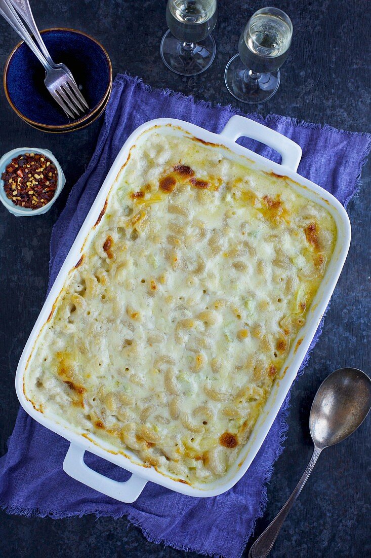 Macaroni and cheese with artichokes in a baking dish