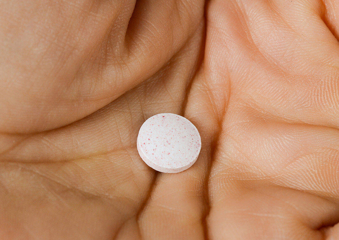 Chromium Piccolinate Tablet in Hand