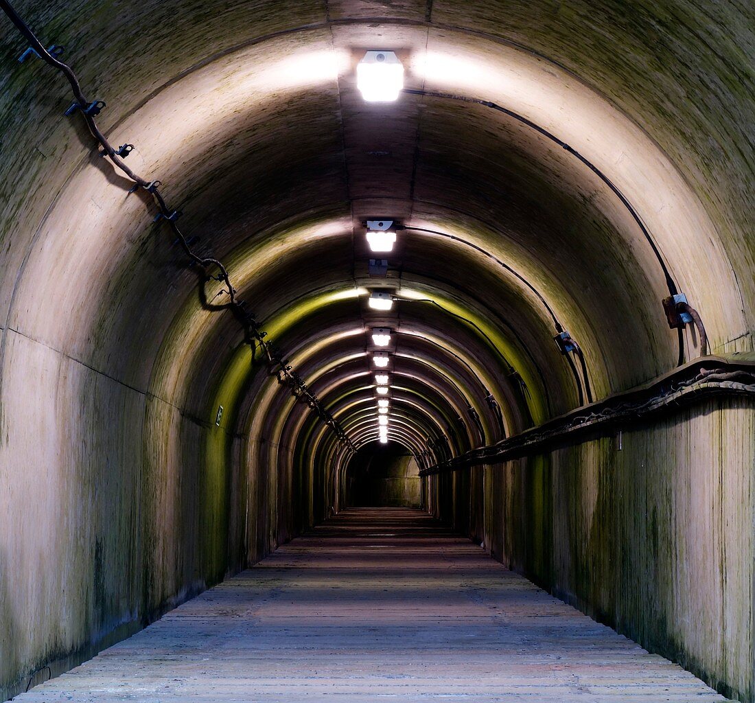 Service tunnel