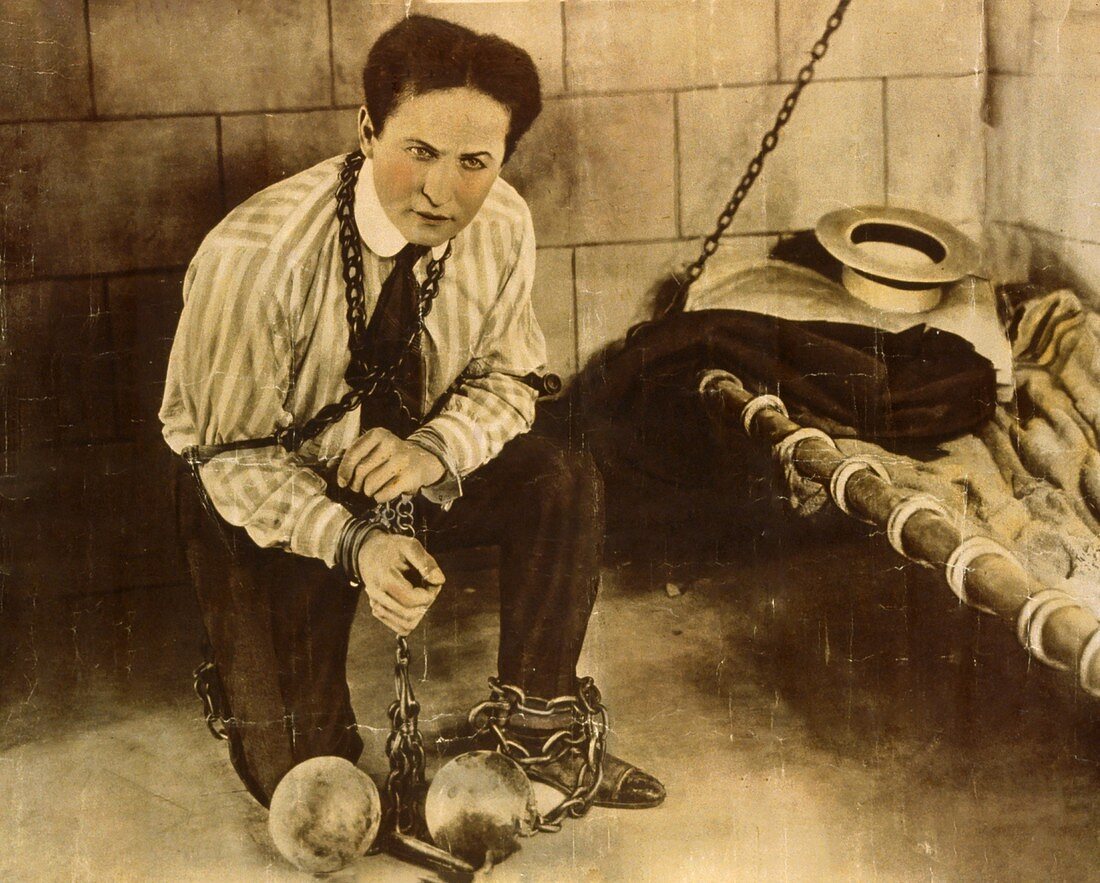 Harry Houdini,US stunt performer