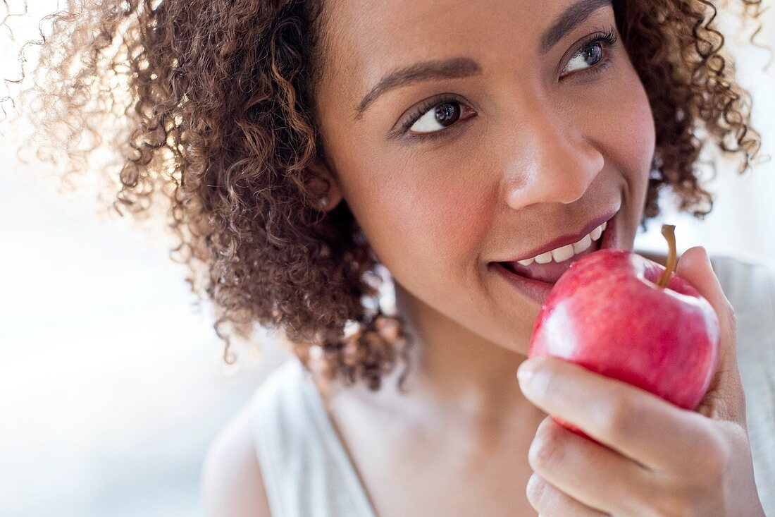 Mid adult woman eating apple