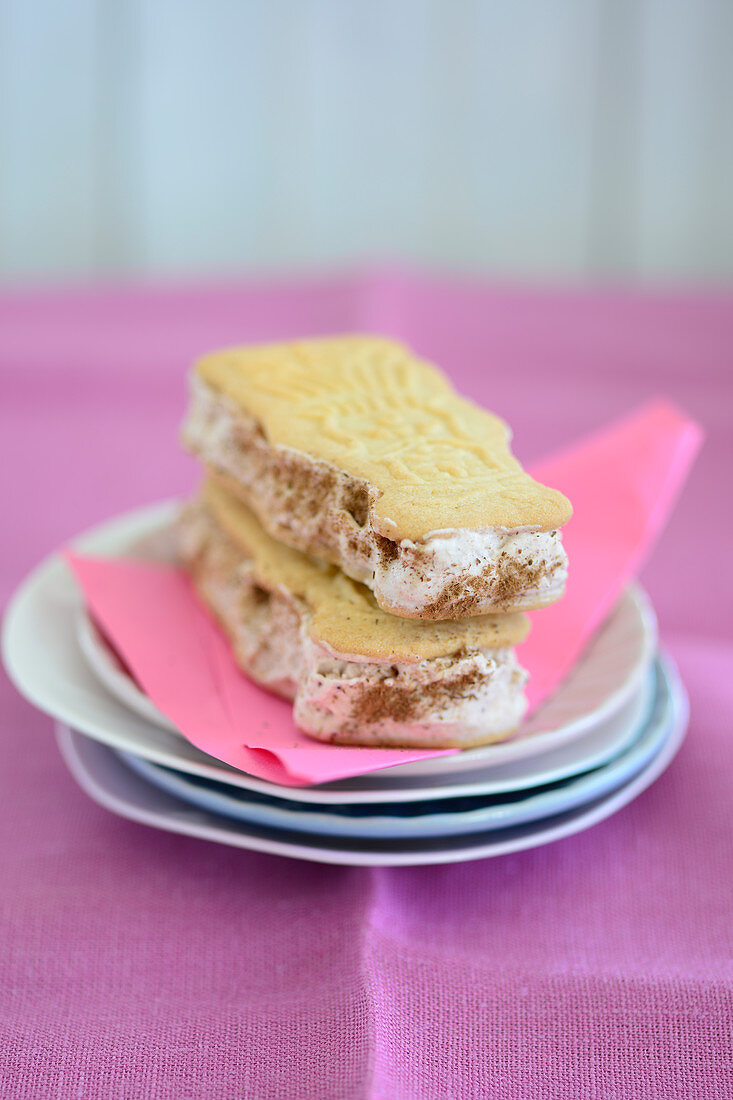 German gingerbread biscuits with ice cream