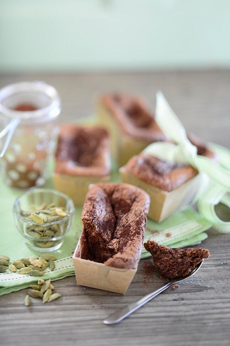 Cocoa cake with cardamom