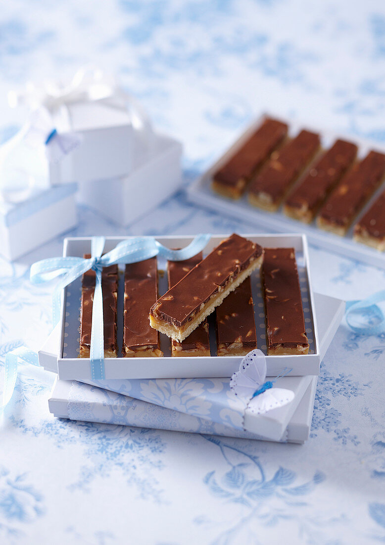 Millionaires Shortbread (caramel shortbread with chocolate)