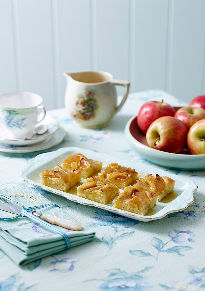 Caramel apple slices