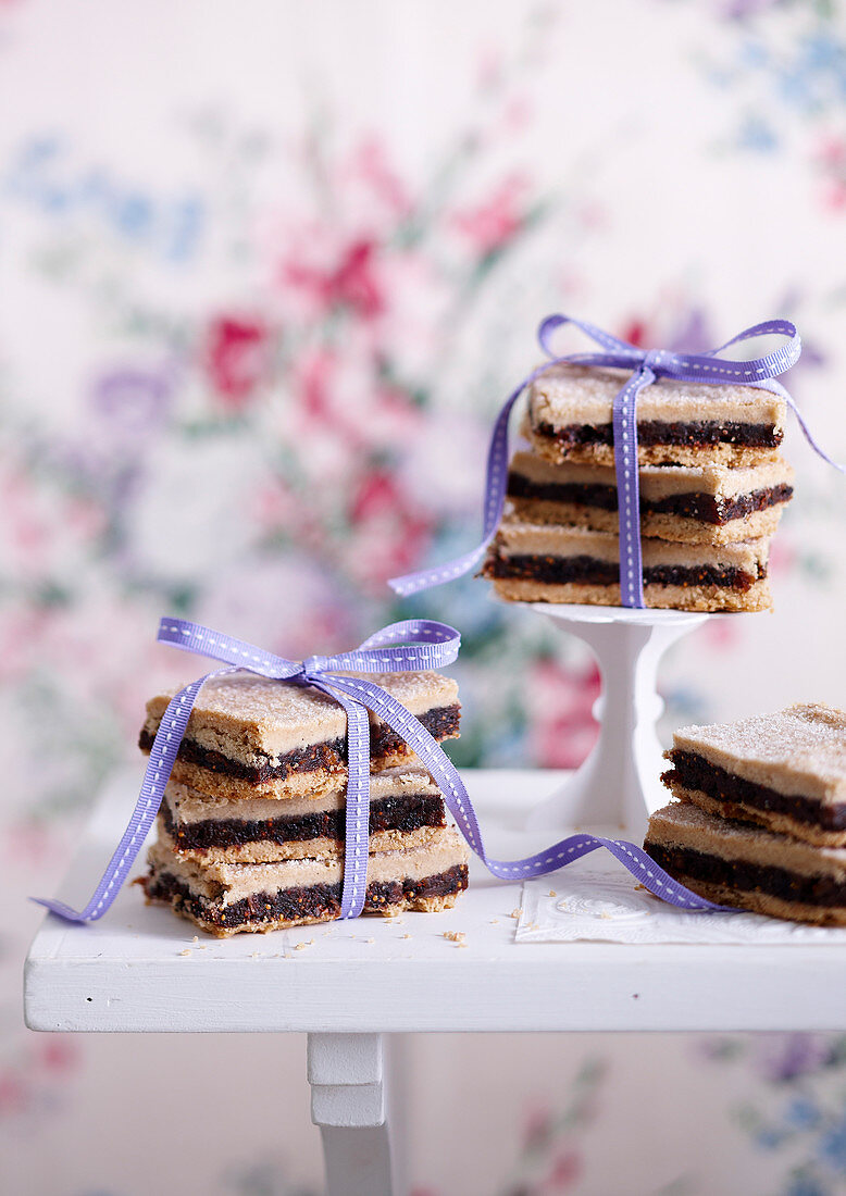 Dried fruit and spice slices