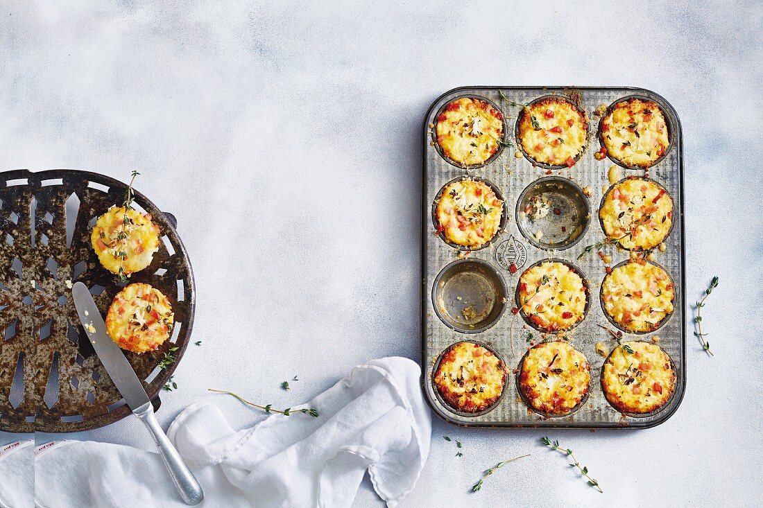 Blumenkohl-Käse-Küchlein in Muffinform