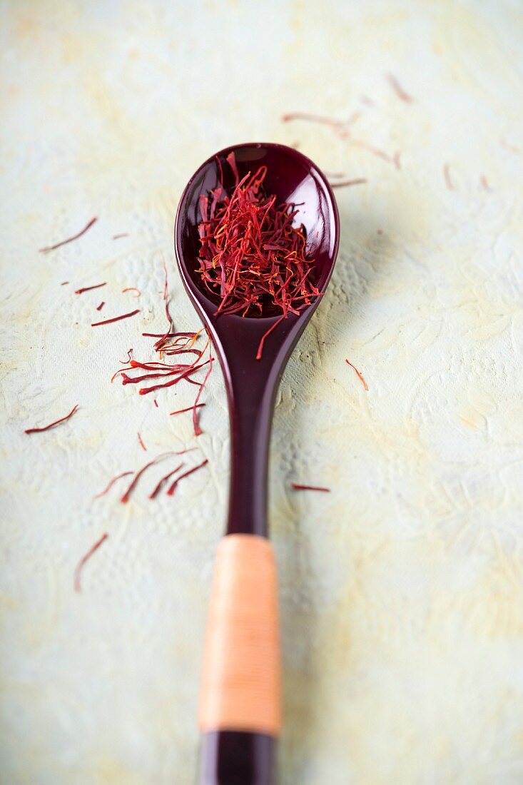 Saffron threads on spoon
