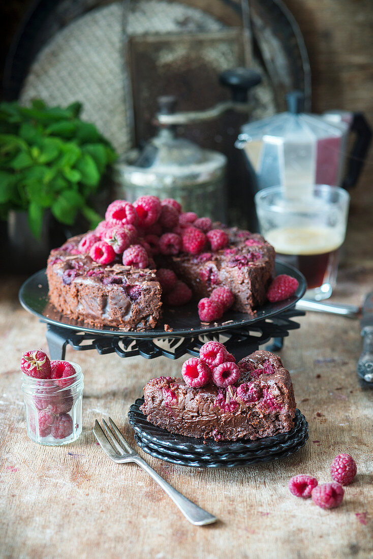 Brownie-Torte mit Himbeeren