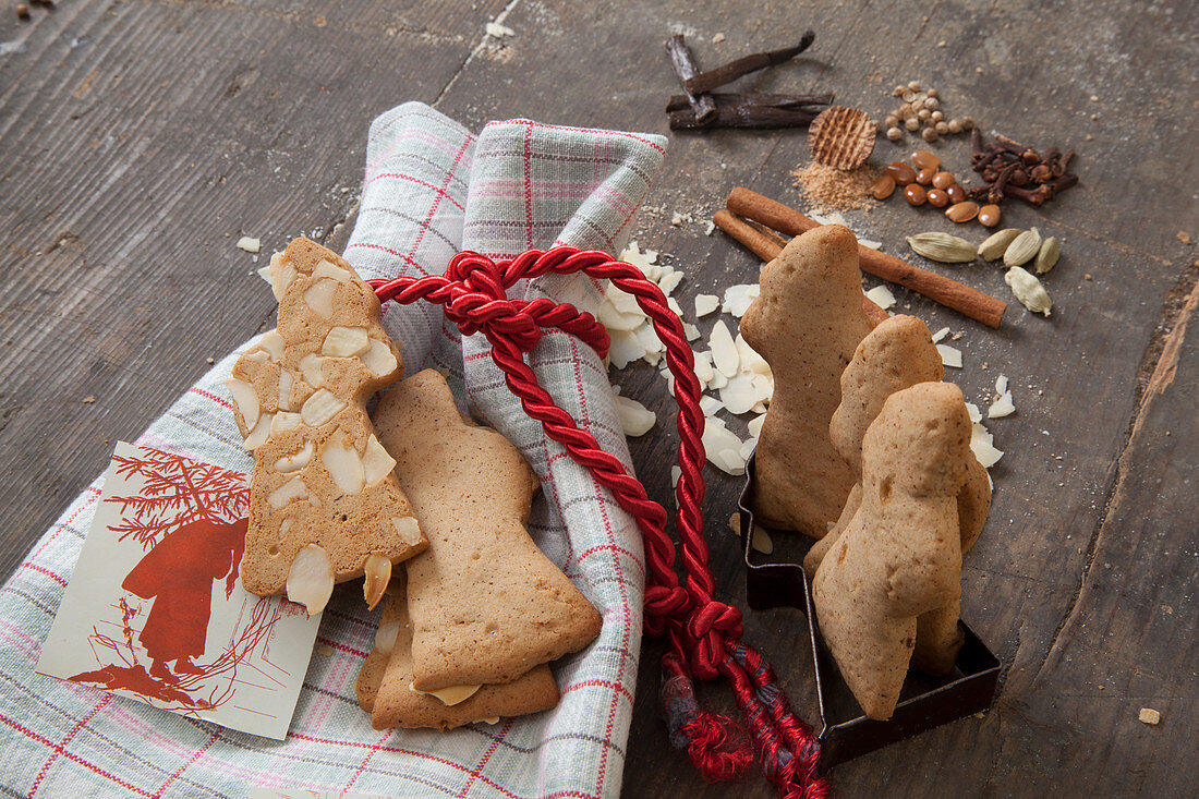 Gluten-free German gingerbread with flaked almonds