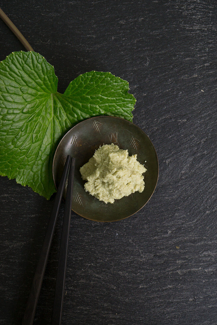 Grated wasabi with a wasabi leaf