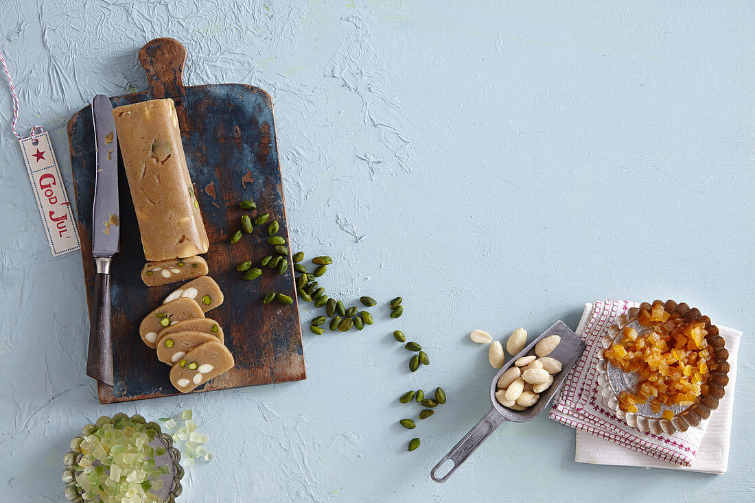 A baking arrangement featuring Danish Brune Karger (brown cake)