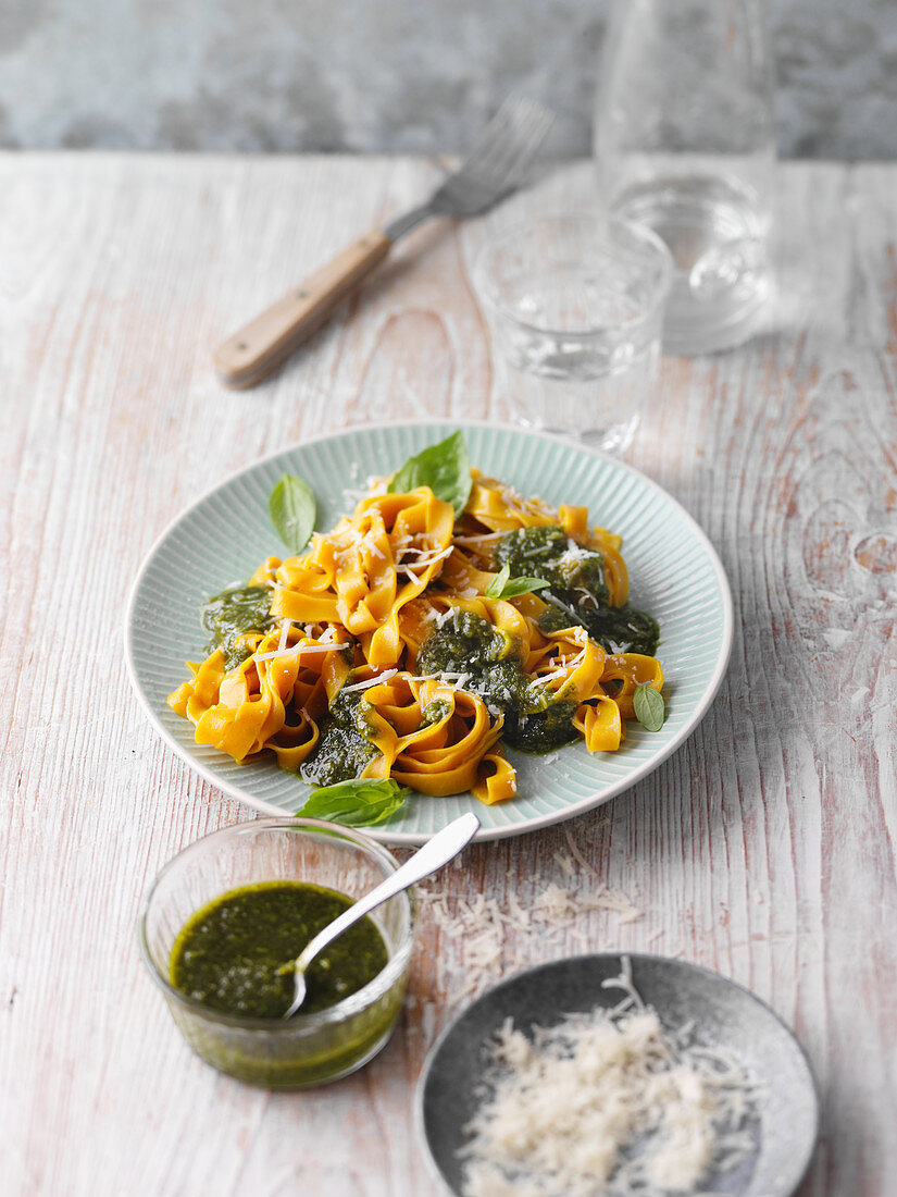 Turmeric noodles with pesto