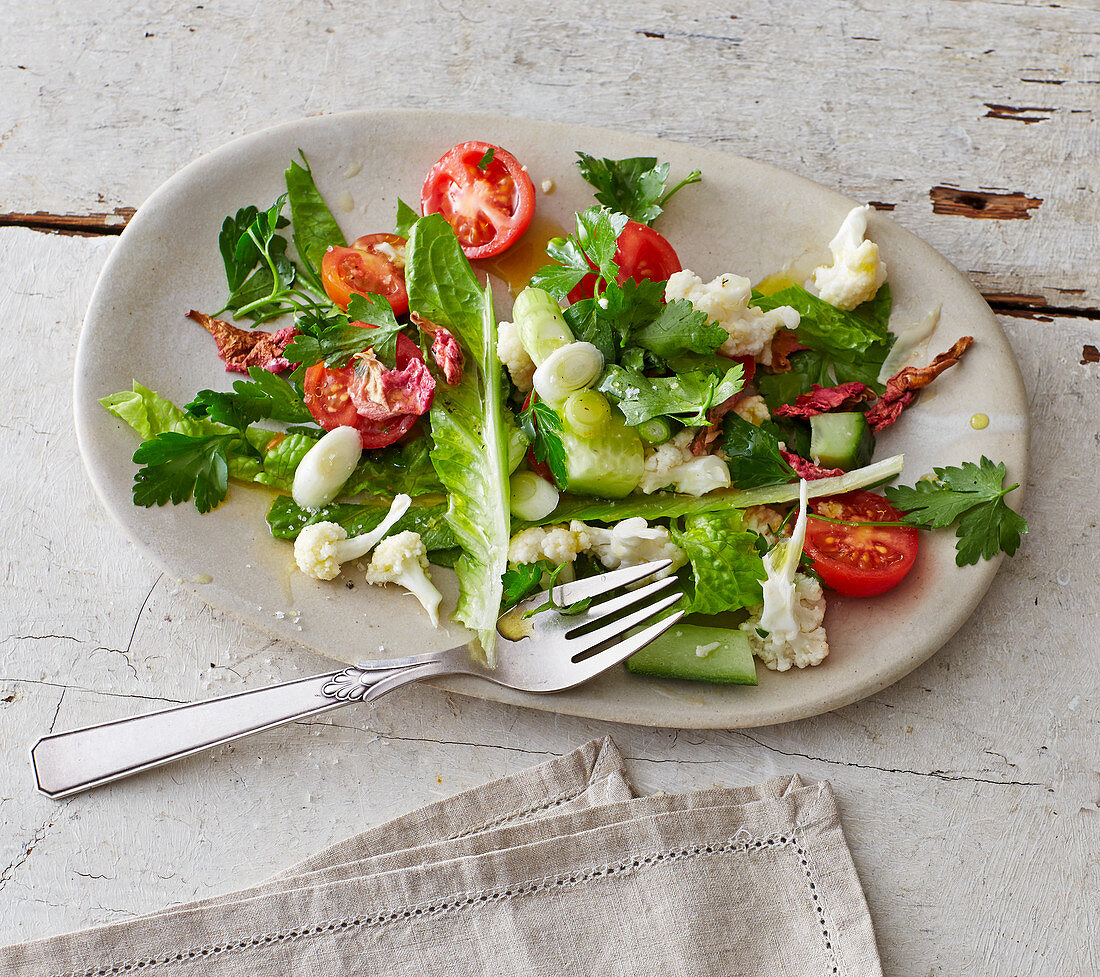 Salade Kahoo – Persian salad scented with roses