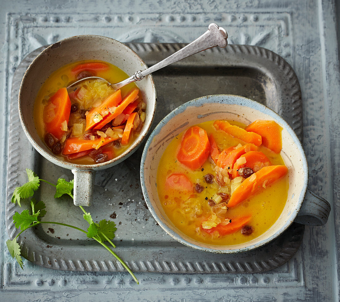 Tzimmes – Jewish carrot and fruit stew