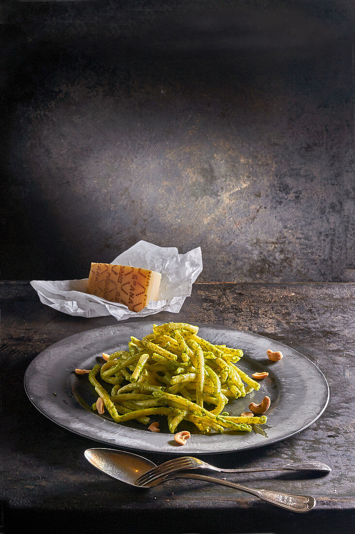 Macaroni with green pesto, cashew nuts and parmesan