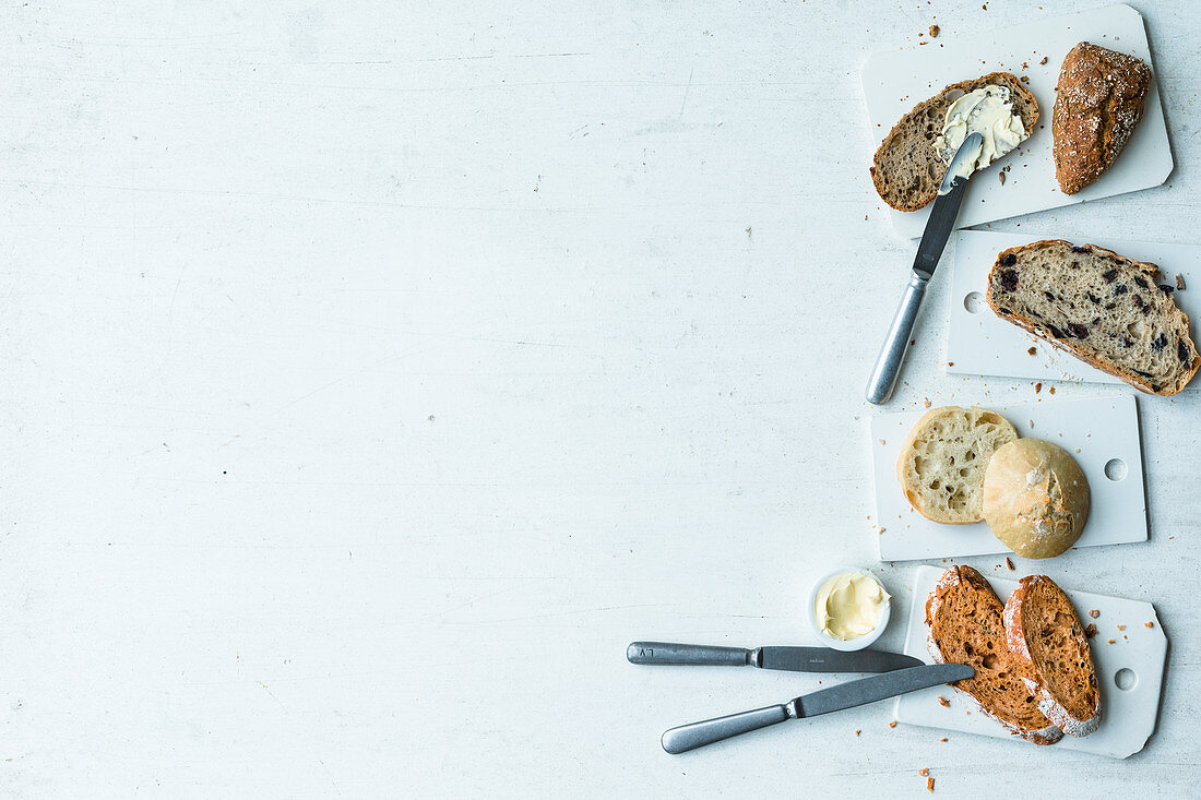 Slices of different kinds of homemade bread (seen from above)