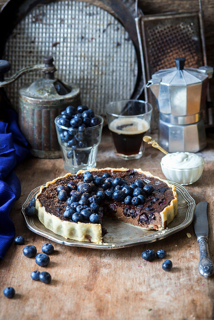 Schokoladenpie mit Heidelbeeren