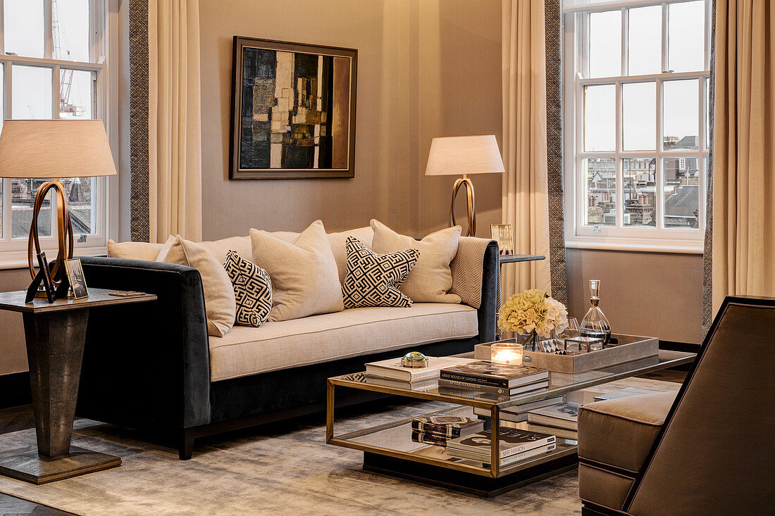 Glamorous living room in shades of Champagne and black