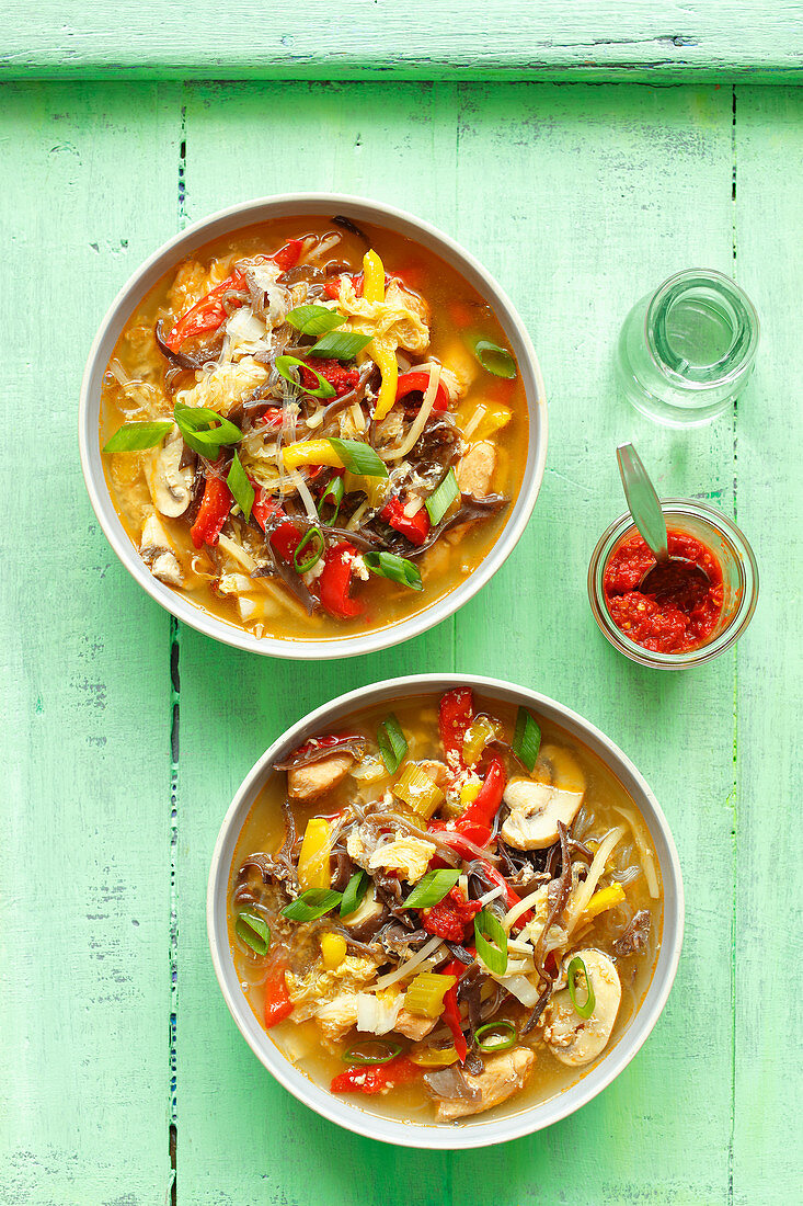 Sweet and sour soup with chicken (Asia)