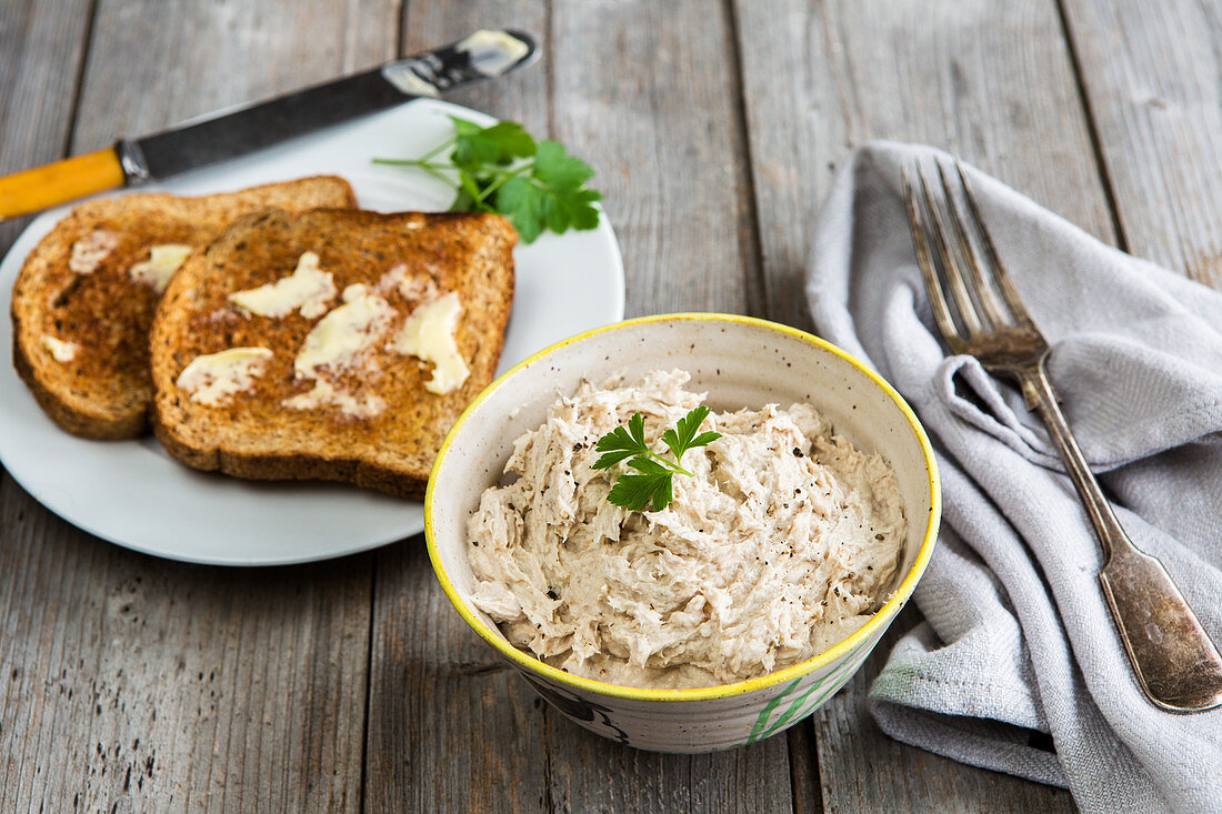 Smoked mackerel spread with cream cheese, horseradish and buttered toast