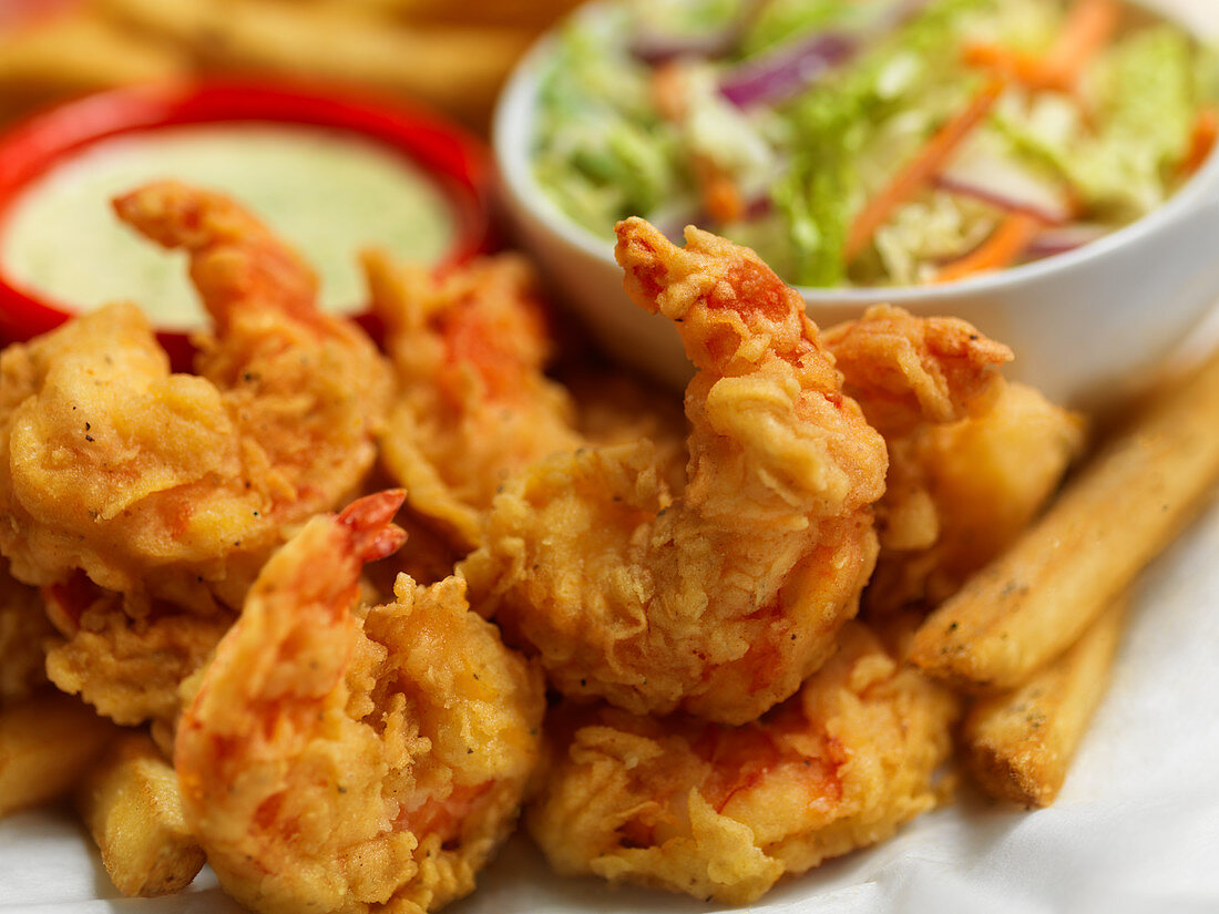 Deep-fried prawns with fries and salad