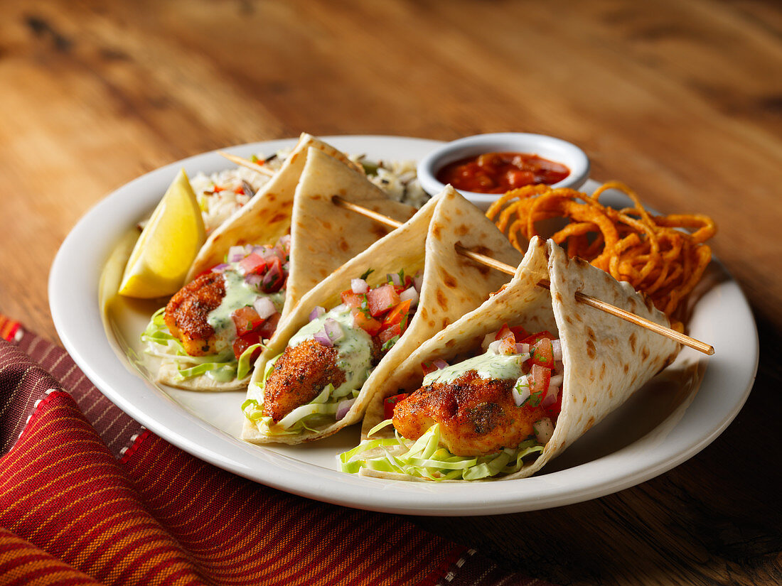 Tacos mit Tilapia auf Holzspiess