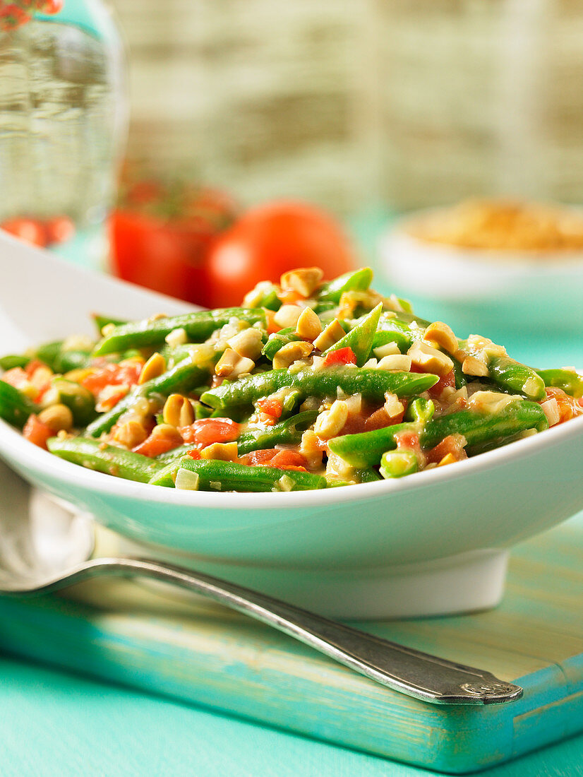 Spicy green beans with peanuts
