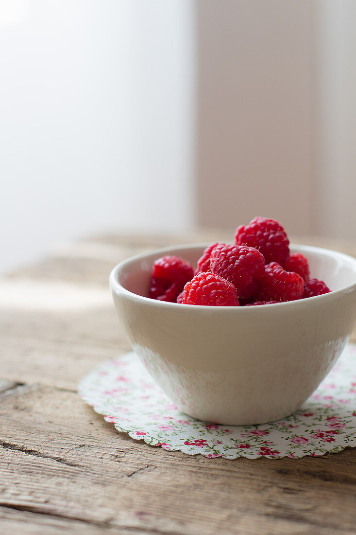 A bowl of raspberries