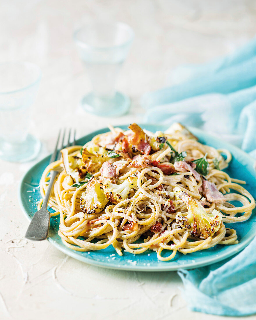 Spaghetti with roasted cauliflower and bacon