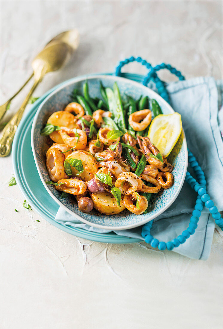 Squid with green beans, paprika pesto and potatoes