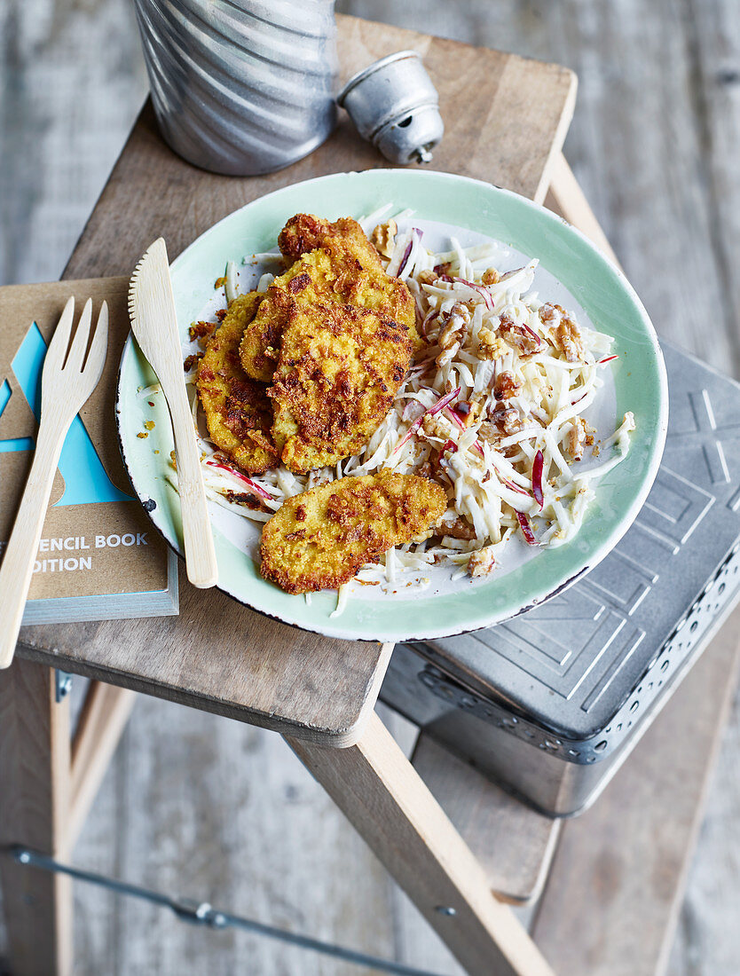 Minischnitzel mit Waldorfsalat zum Mitnehmen