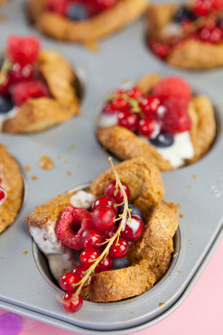 French toast muffins with yoghurt and berries