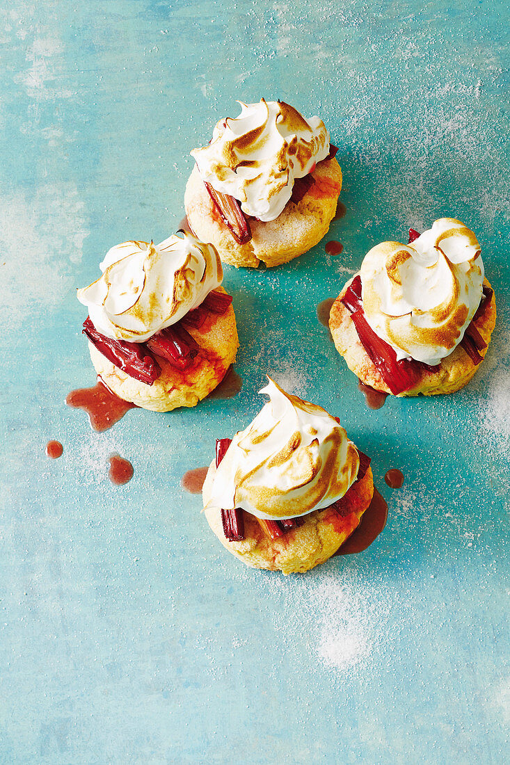 Rhubarb shortcake meringues