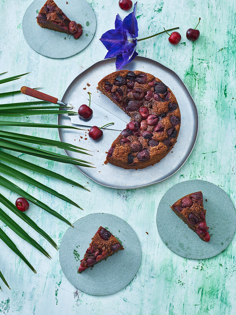 Panamanian cherry cake with chocolate and nuts