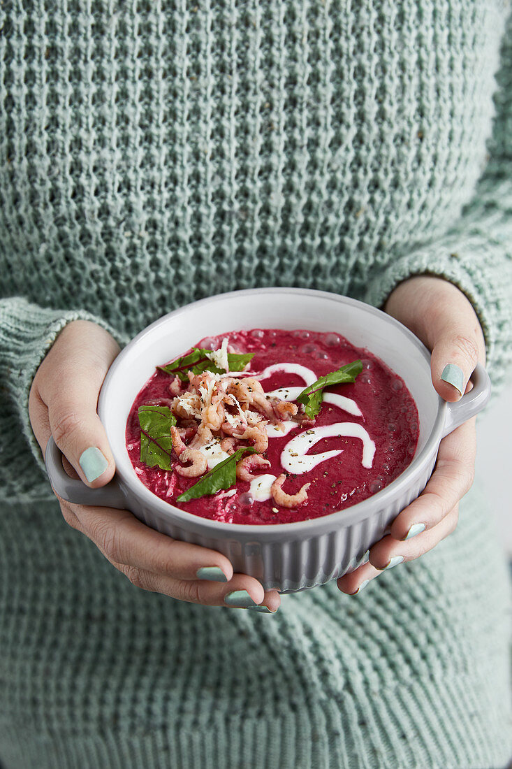 Rote-Bete-Suppe mit Nordseekrabben (Raw Cooking)