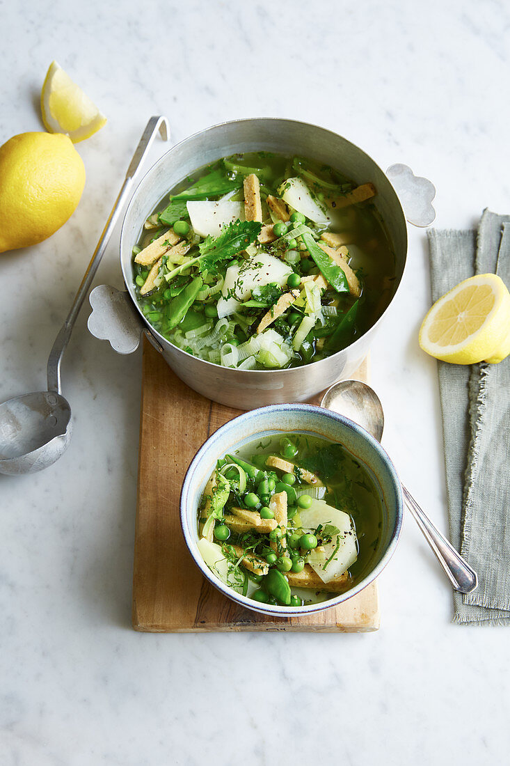 Green Veggie Soup mit Lupinenfilet