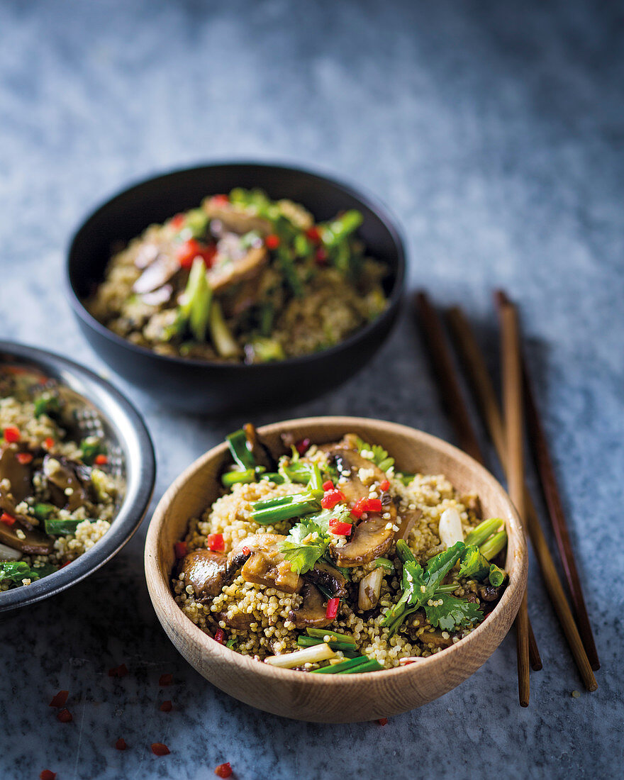 Quinoa with brown mushrooms, spring onions and sesame