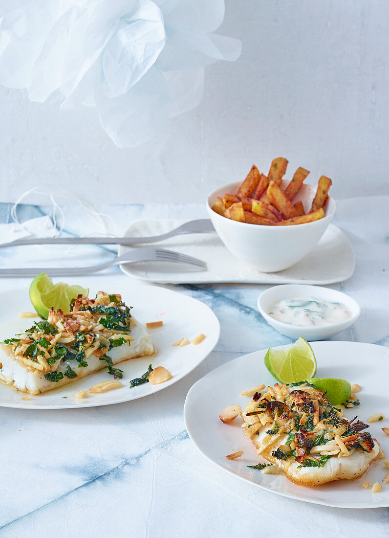 Kabeljaufilet mit Mandelstiften und Pommes Frites