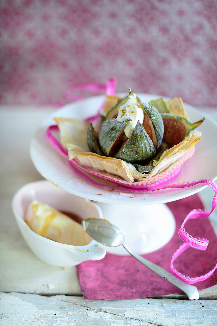Puffed pastry fig tartlet