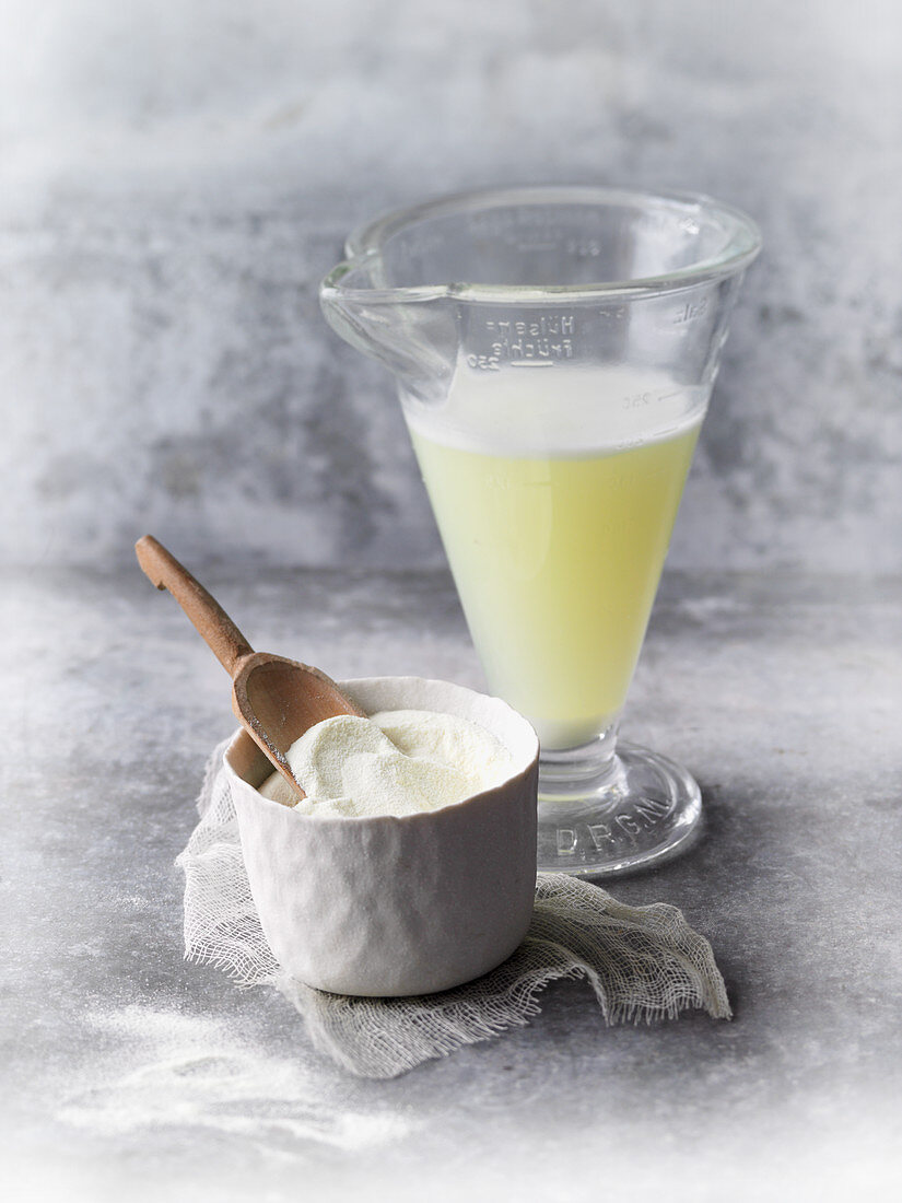 Whey powder and fresh whey (ingredients for a whey bath)