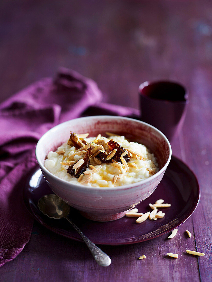 Rice pudding with dates and almonds