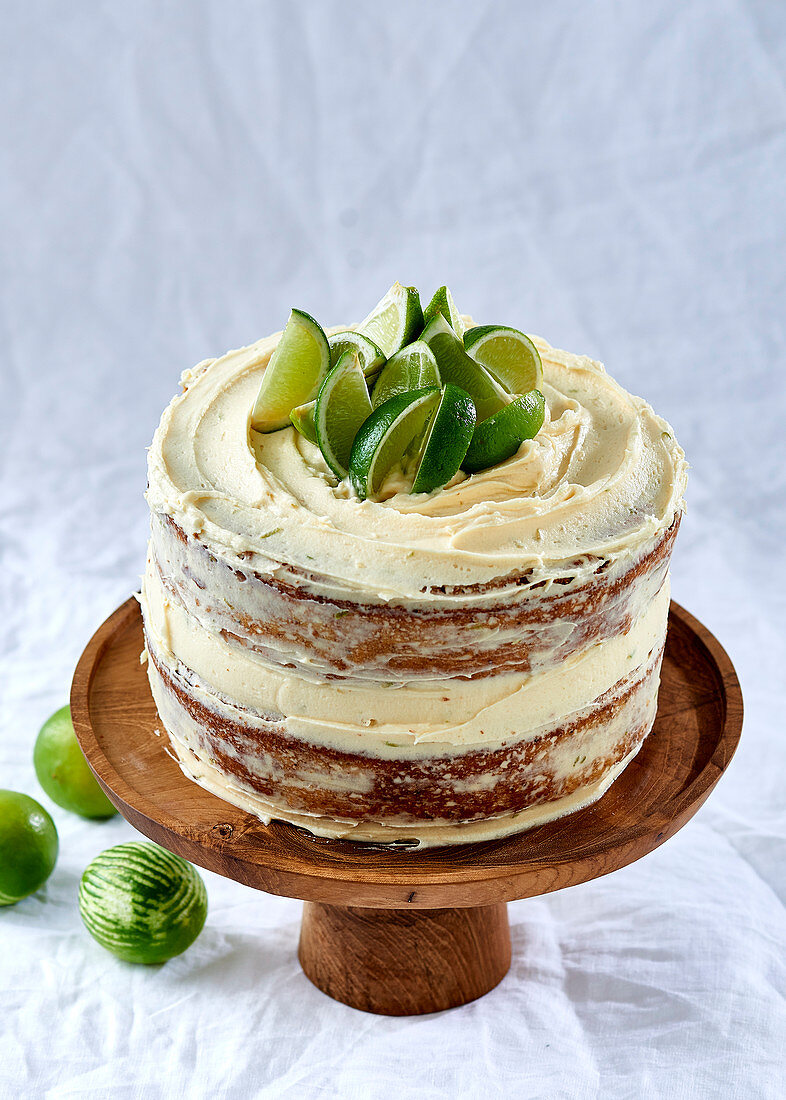 Wacholder-Limetten Torte mit Vanillecreme