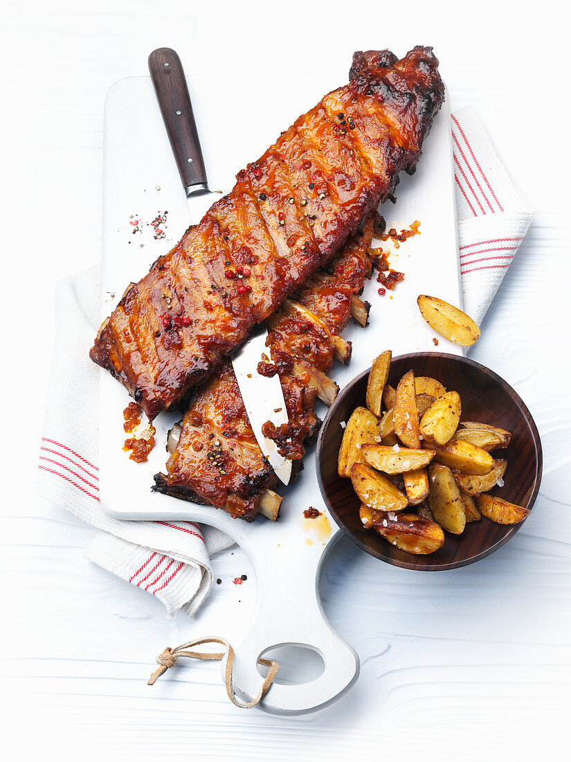 Spare ribs with potato wedges
