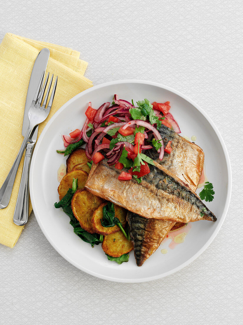 Mackerel with fried potatoes and salad