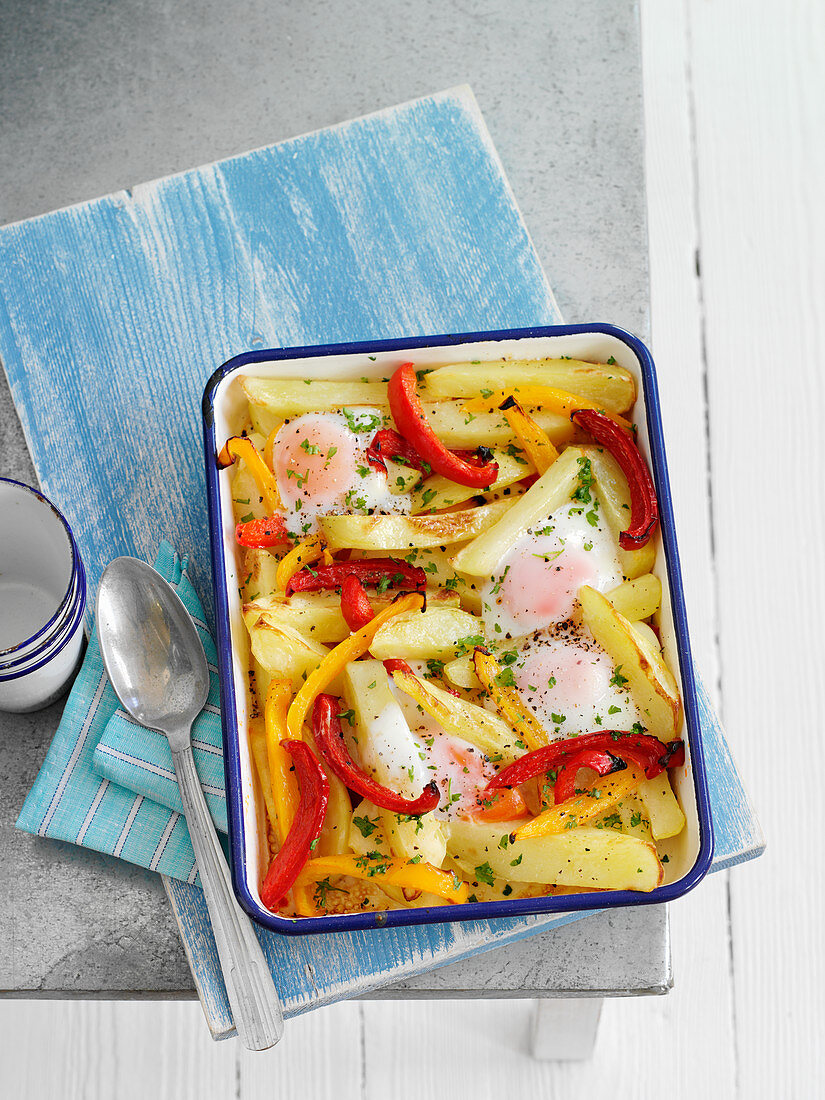 Kartoffelauflauf mit Paprika und Ei