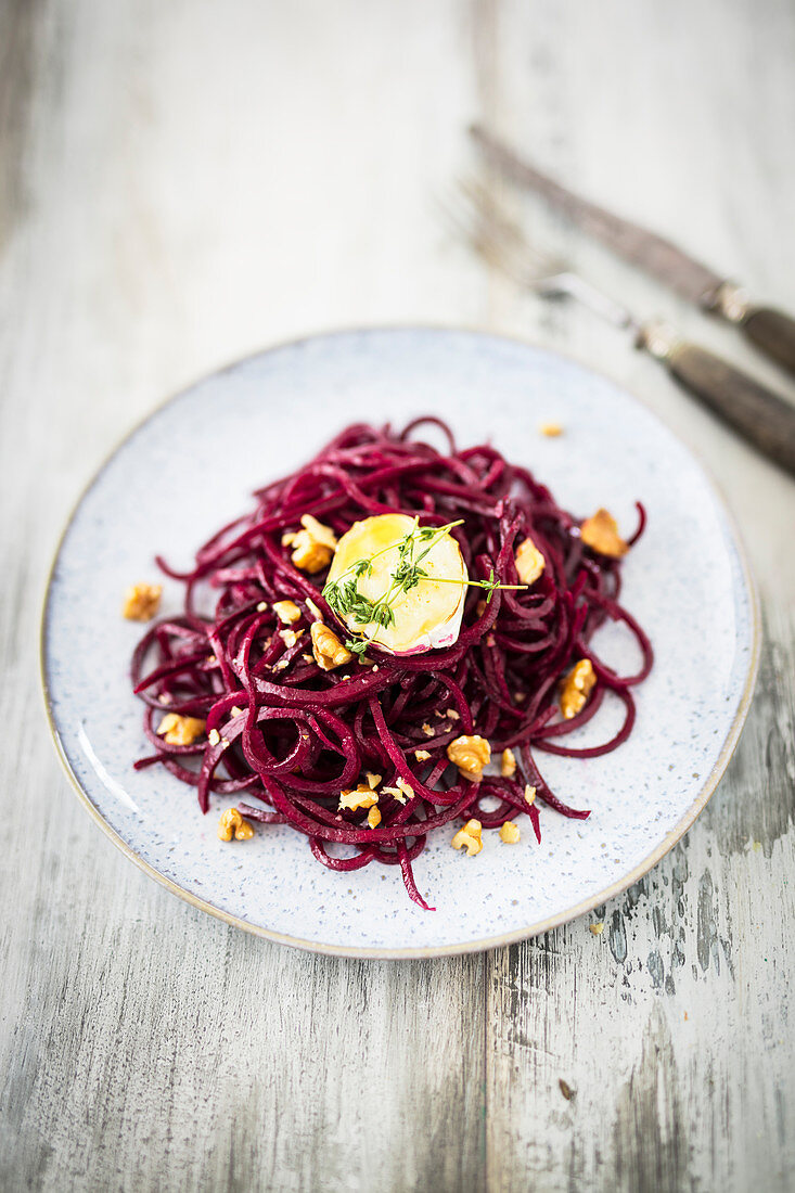 Beetroot noodle salad with baked goat's cheese, honey and walnuts